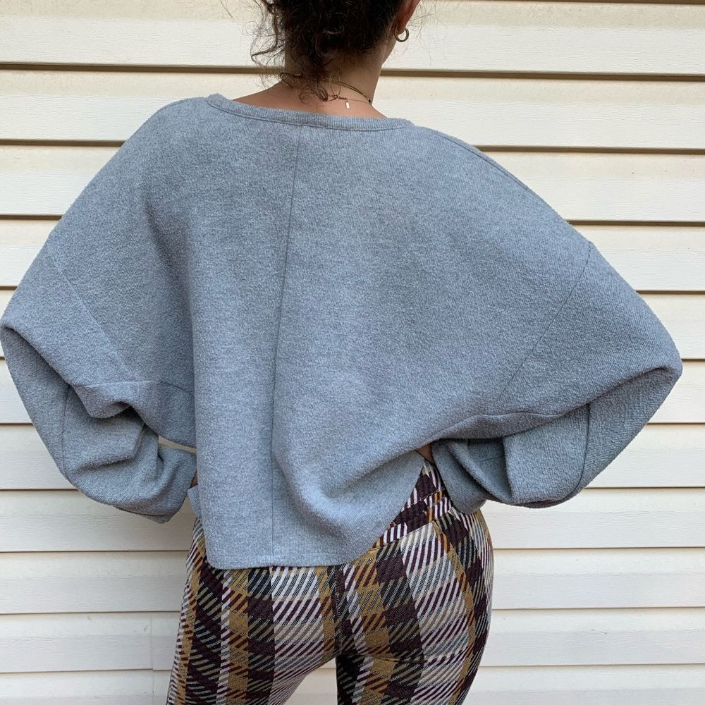Zara gray v-neck, drawstring, cropped, bat sleeve, great condition, size Small